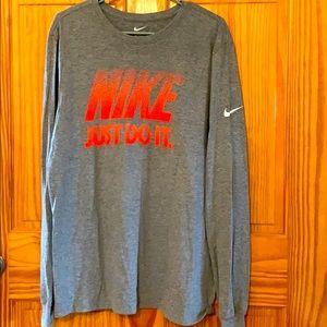 Men’s long sleeve Nike tee